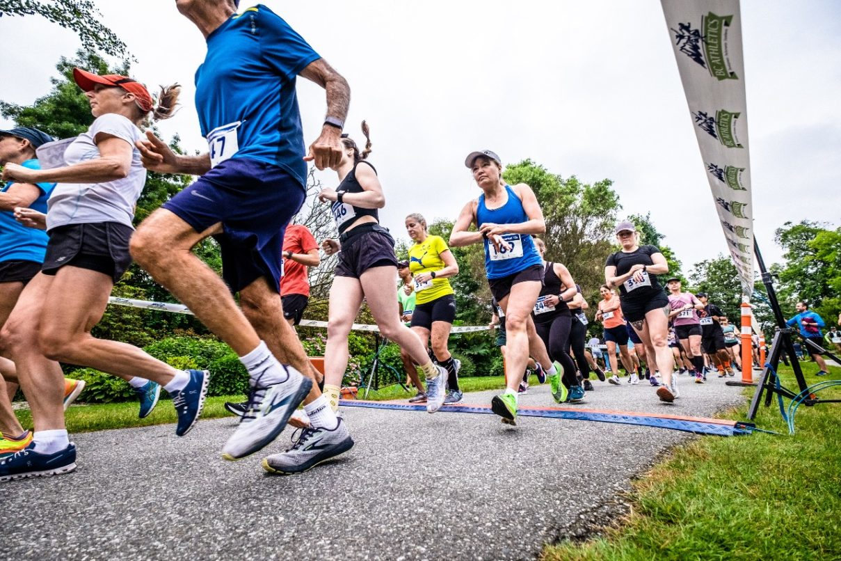 People leaving starting line of the Summerfast 2021 race